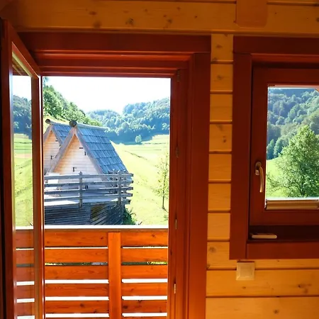 House Of Nature Tajhte Dağ evi